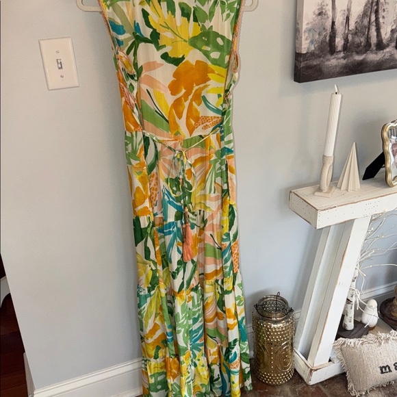 ⭐️True Destinations Ruffled Tropical Print Maxi⭐️ - Picture 6 of 8